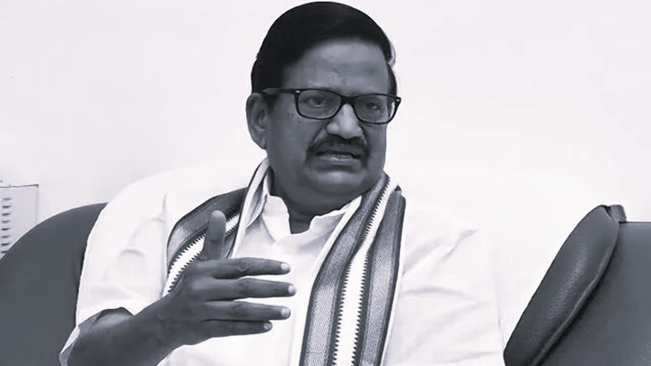కంగనాను చెప్పుతో కొట్టండి: కాంగ్రెస్ సీనియర్ నేత