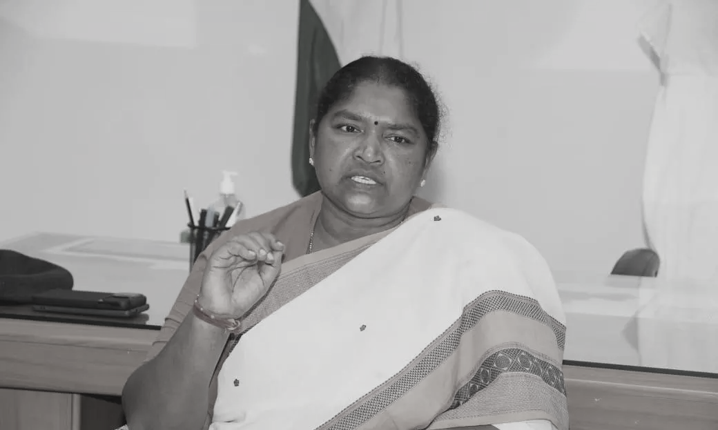 బీఆర్ఎస్ పై మంత్రి సీతక్క ఫైర్