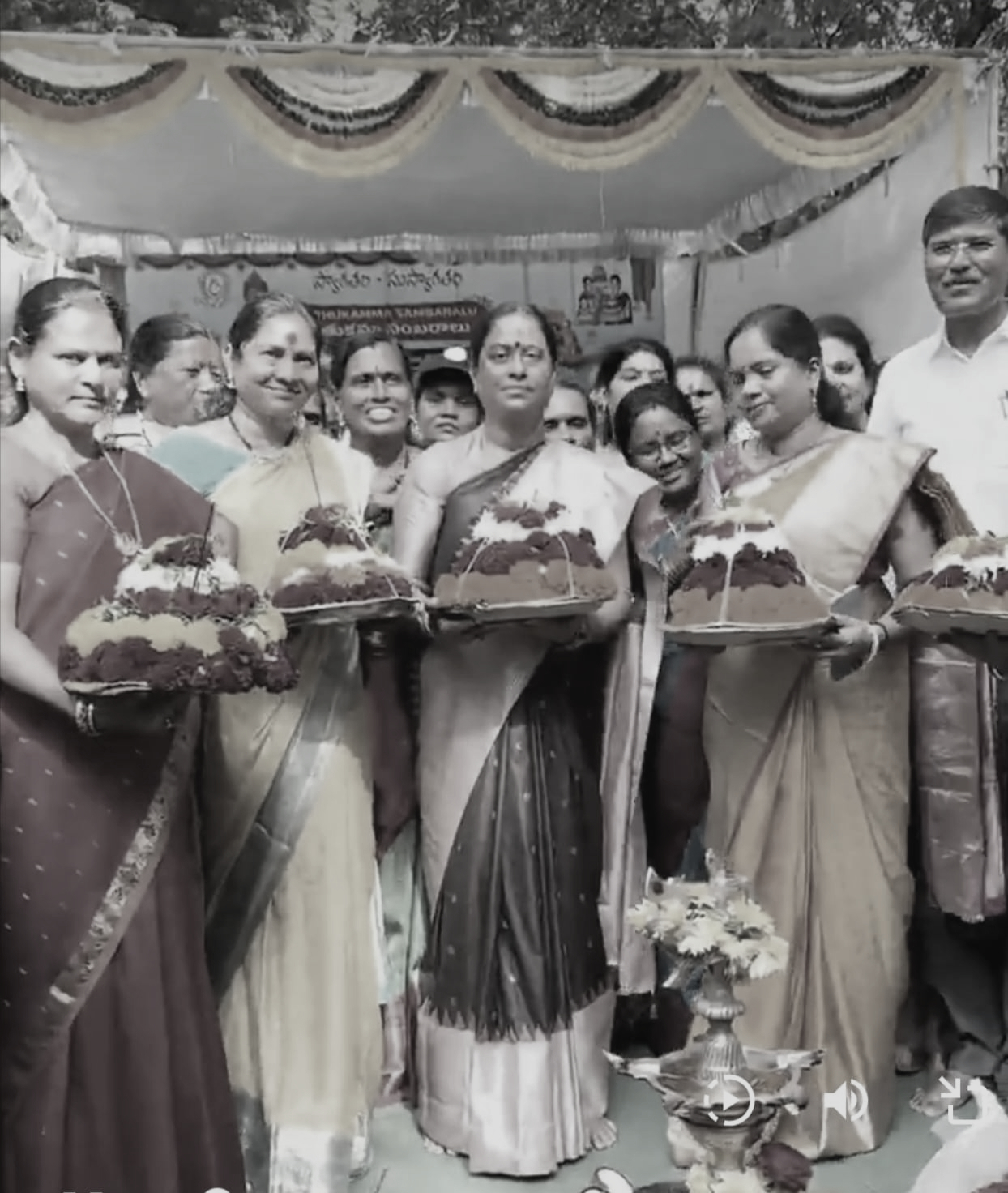 ఉస్మానియాలో బతుకమ్మ ఉత్సవాల్లో మంత్రి సురేఖ