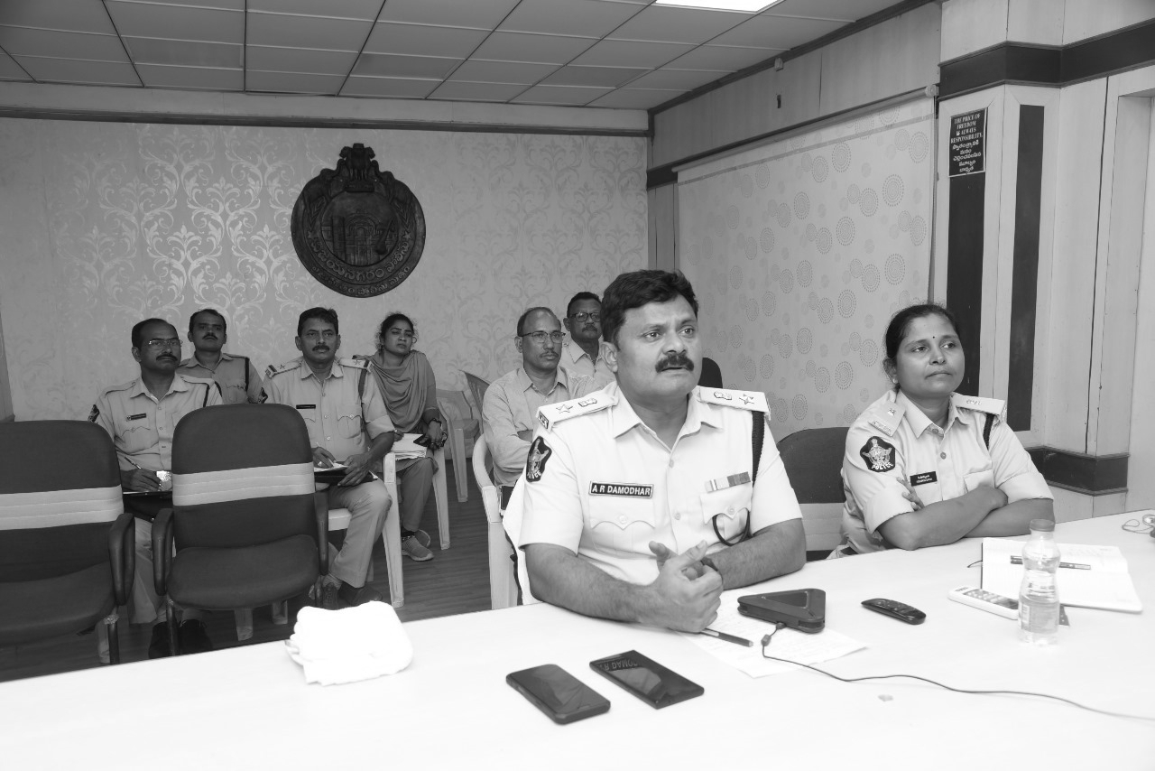సామాజిక మాధ్యమాల్లో అభ్యంతరకర, అసభ్య పోస్టుల నియంత్రణ