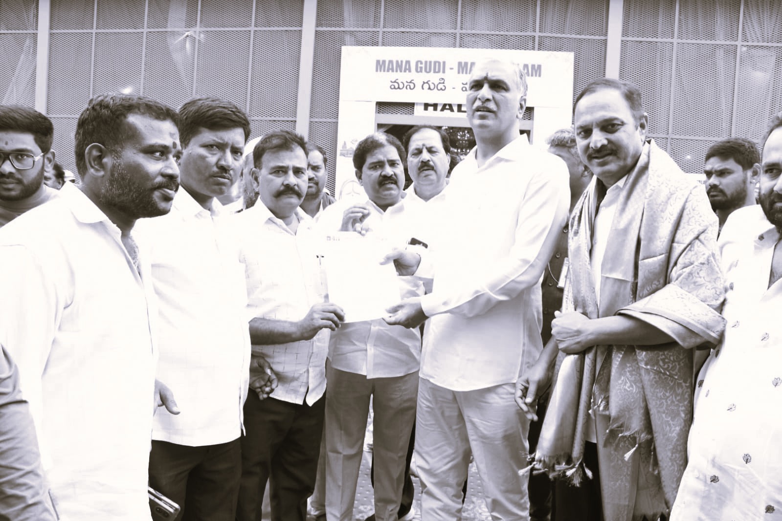 ‘గురుకుల’ కాంట్రాక్టర్లకు