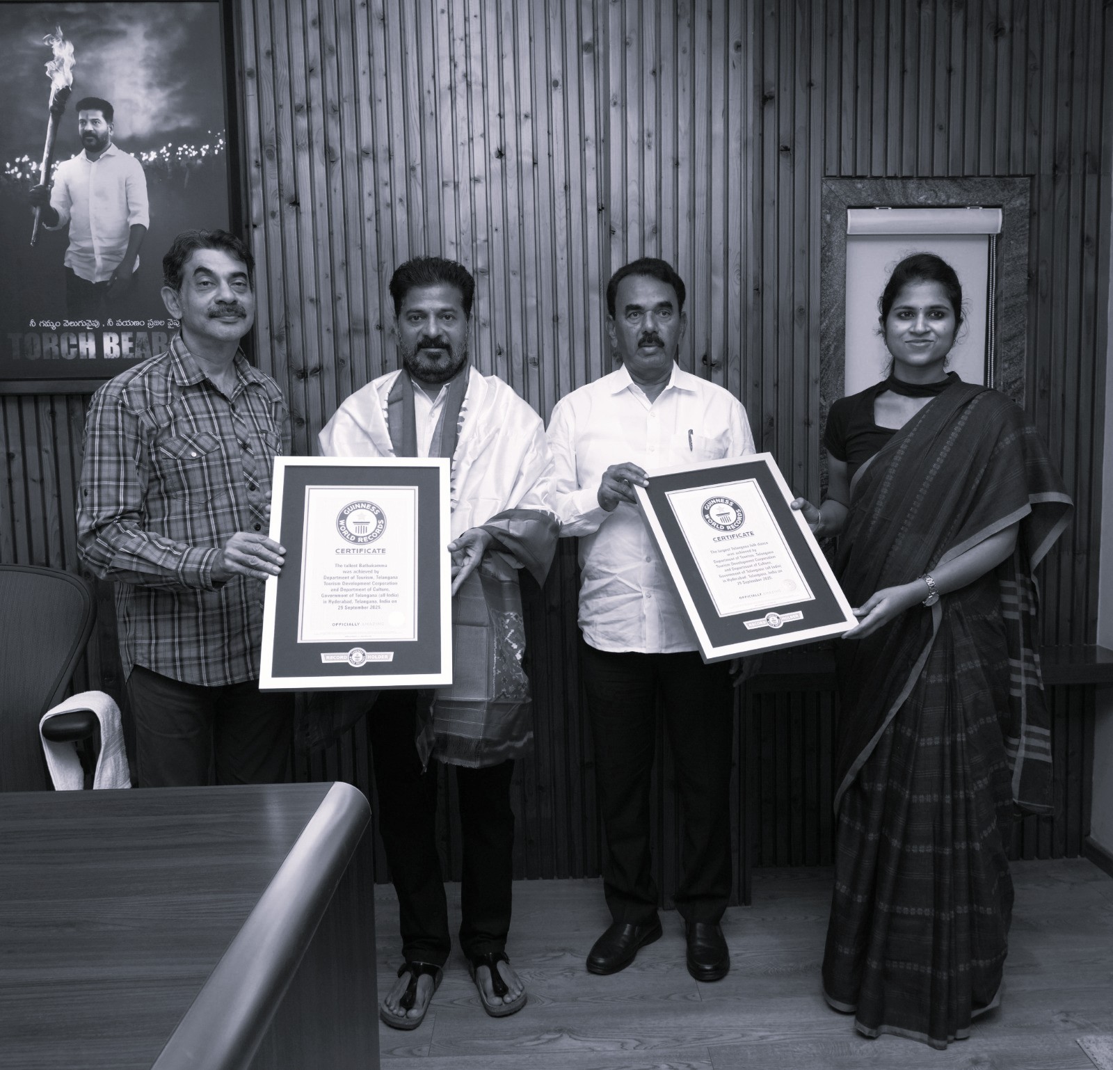 బతుకమ్మ గిన్నిస్ రికార్టుపై సీఎం అభినందన