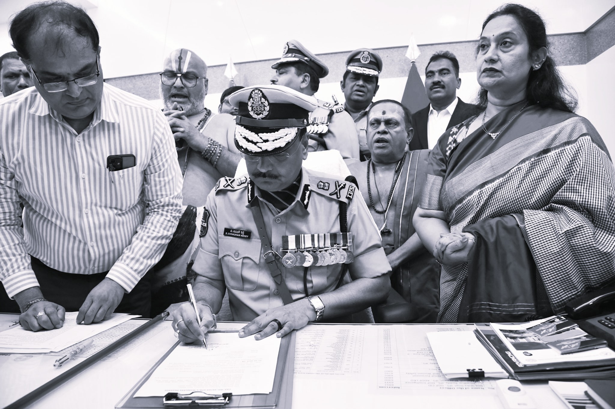 తెలంగాణ కొత్త డీజీపీగా శివధర్ రెడ్డి బాధ్యతల స్వీకరణ