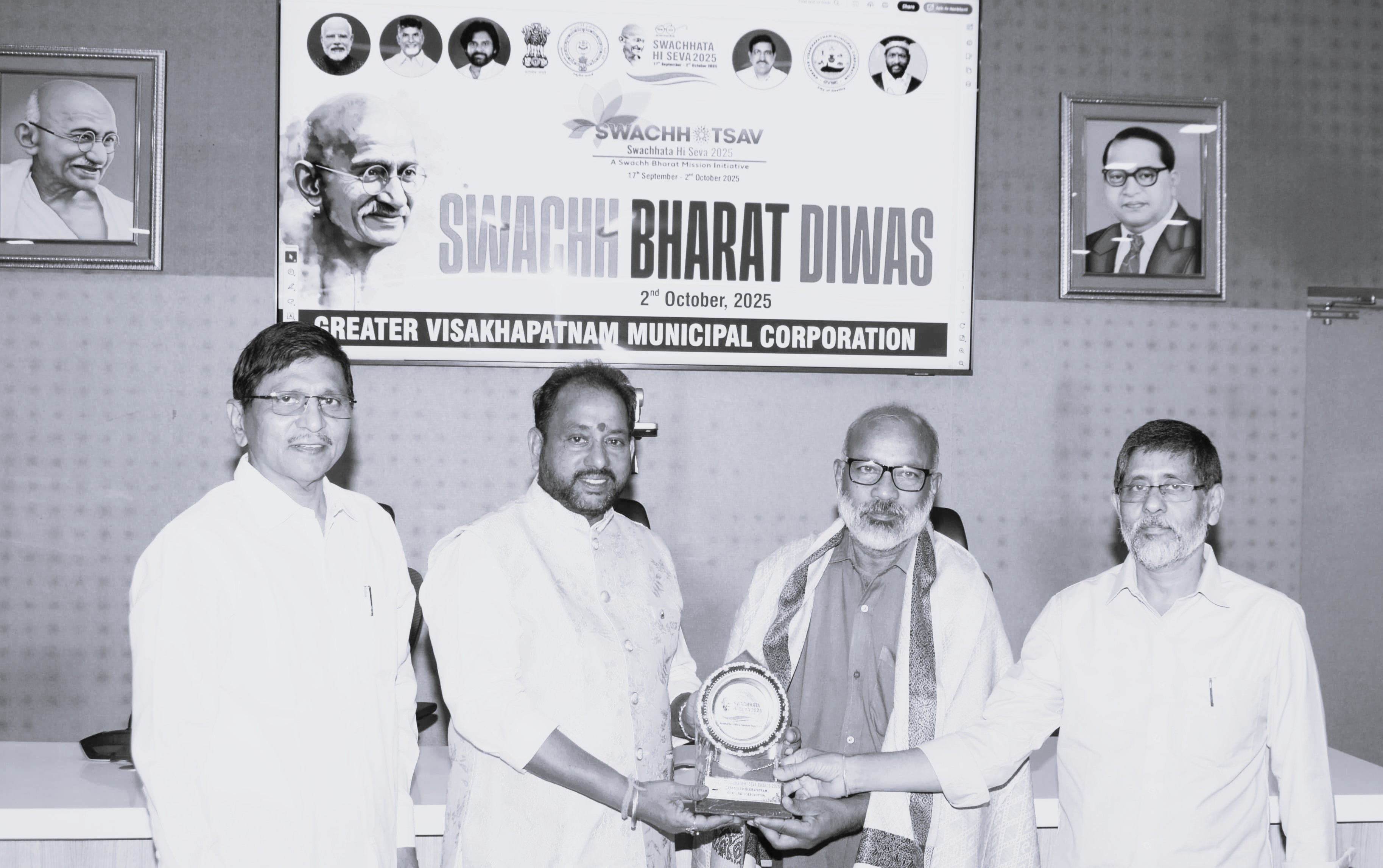 గ్రీన్ క్లైమేట్ బృందానికి ‘స్వచ్ఛభారత్ దివస్’