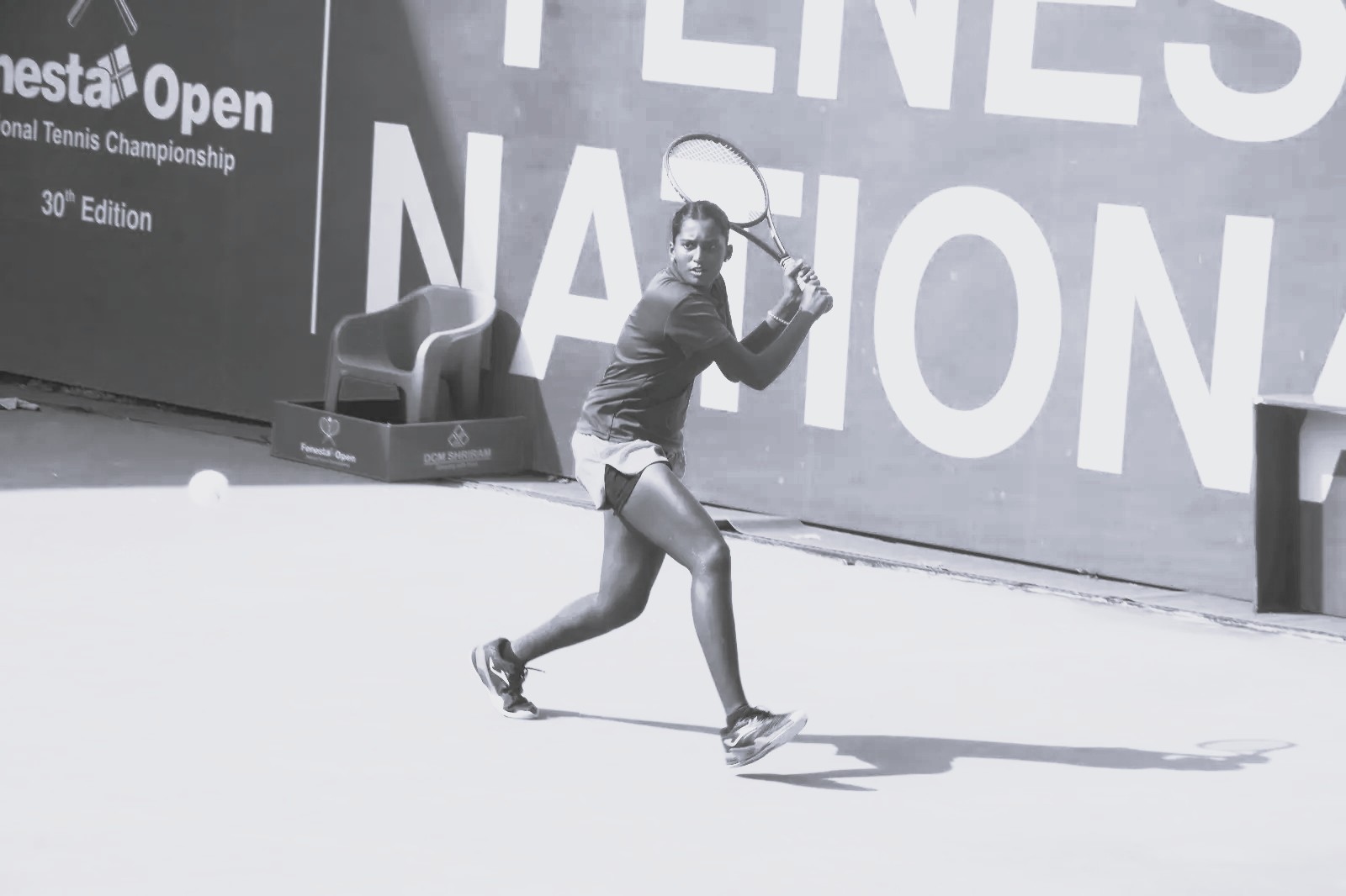 Snigdha, Agarwal enter Fenesta semifinals
