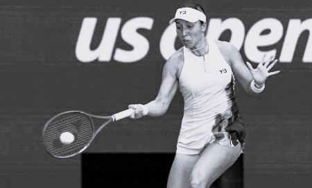 Pegula survives tight battle to reach quarters