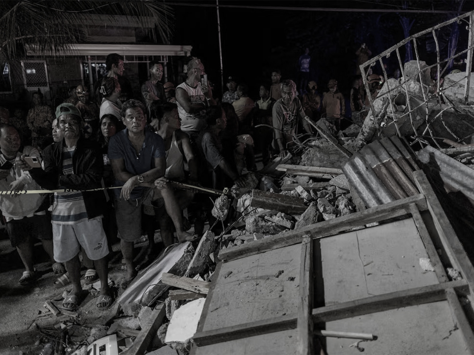 Twin earthquakes hit southern Philippines, 8 killed, Tsunami warning issued