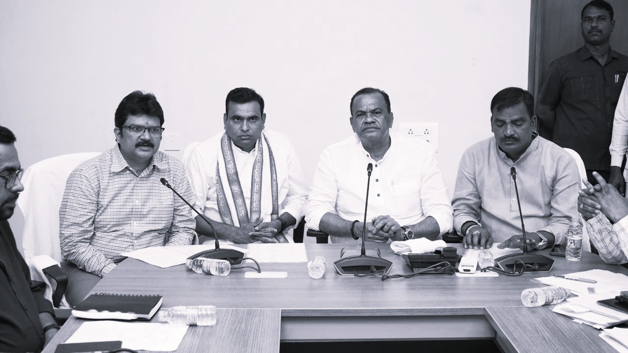 Minister Komatireddy reviews paddy and cotton procurement in Bhongir