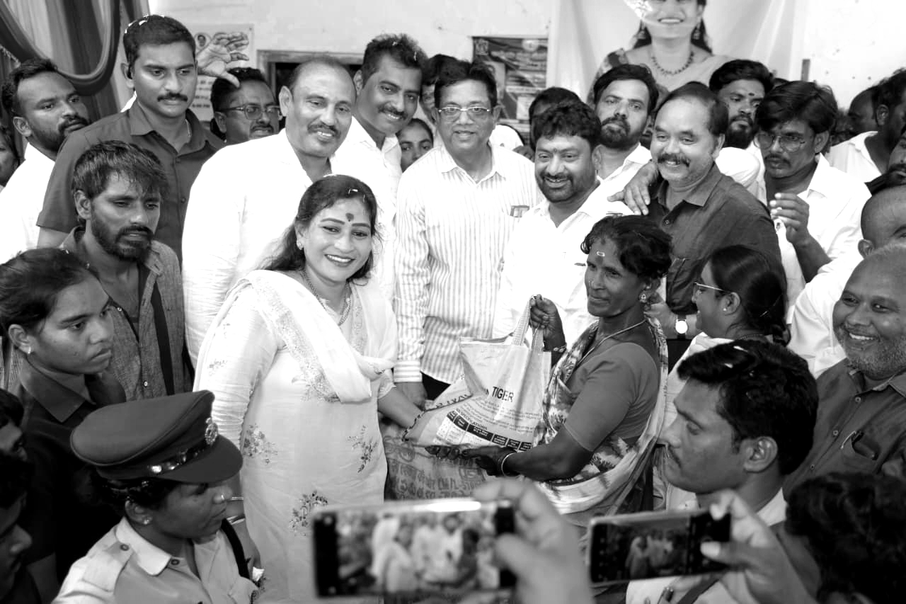 Home Minister Anitha Vangalapudi assesses Cyclone Montha damage in Payakaraopeta