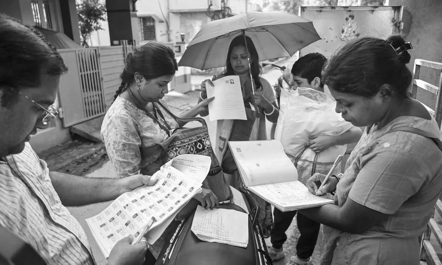 SIR kicks off in Bengal amid political opposition, public anxiety; Over 70 lakh forms distributed