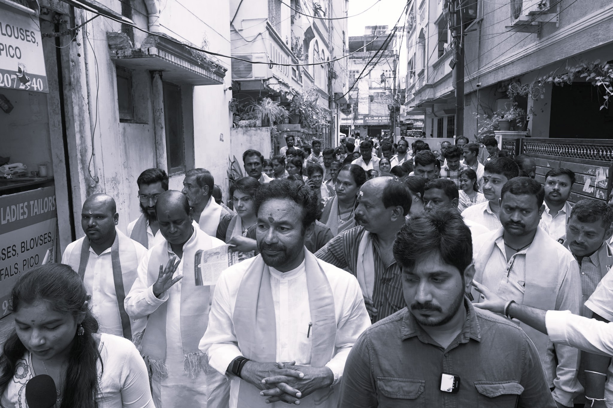 యూసఫ్ గూడలో కేంద్ర మంత్రి కిషన్ రెడ్డి ఇంటింటి ప్రచారం
