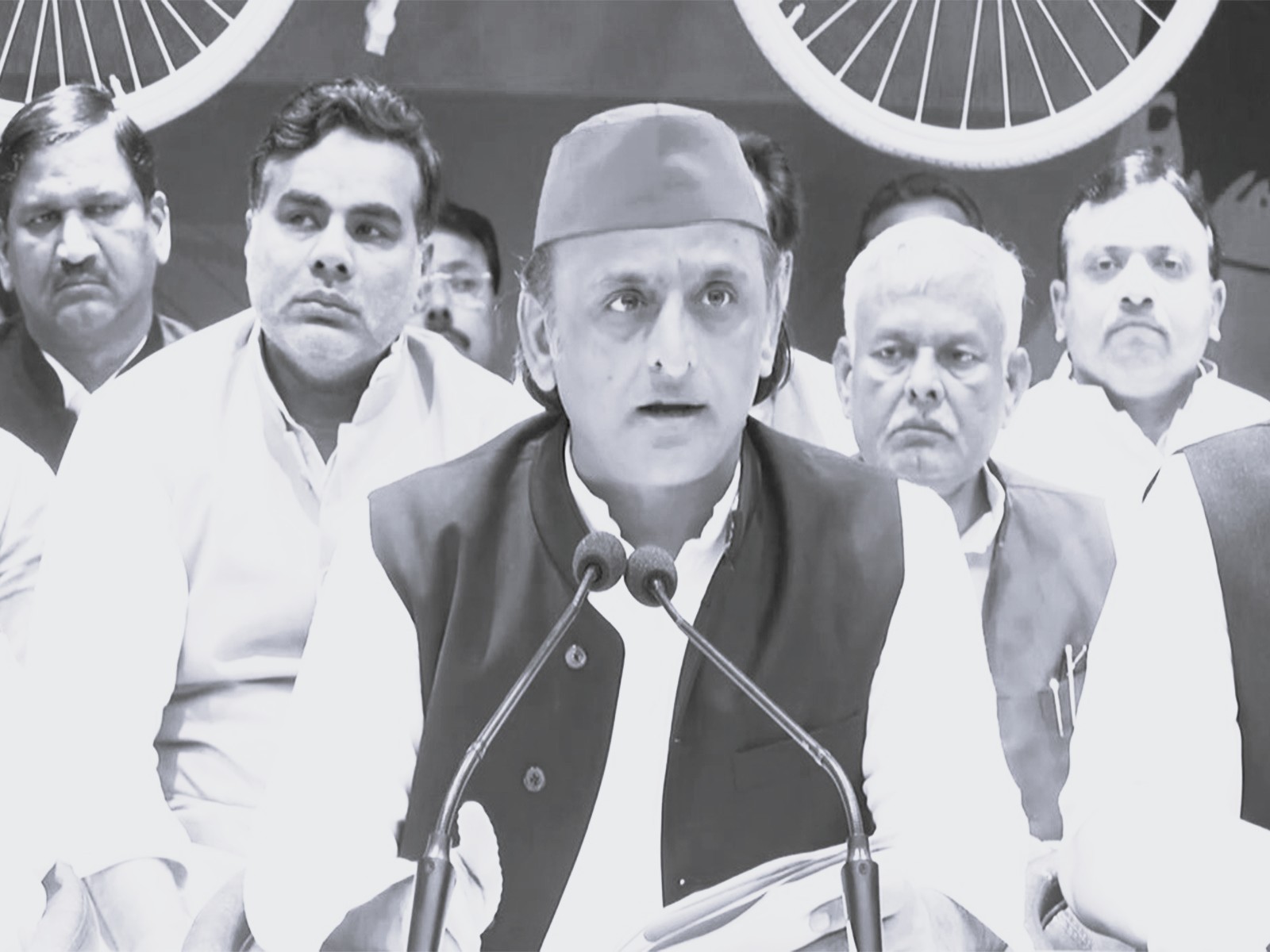 ఇంటెలిజెన్స్ ఎందుకు విఫలమైంది ? అఖిలేశ్ యాదవ్ ప్రశ్న
