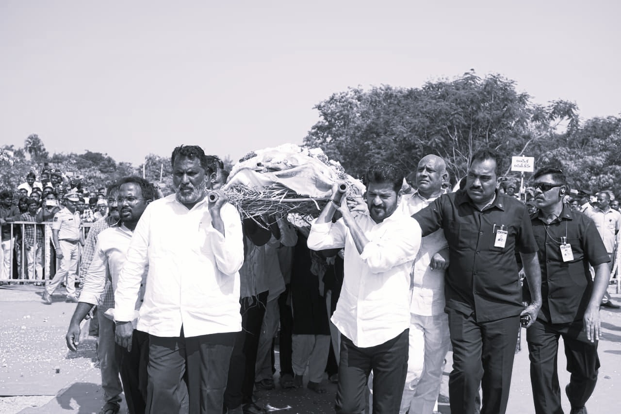 అధికారిక లాంఛనాలతో ముగిసిన అందెశ్రీ అంత్యక్రియలు