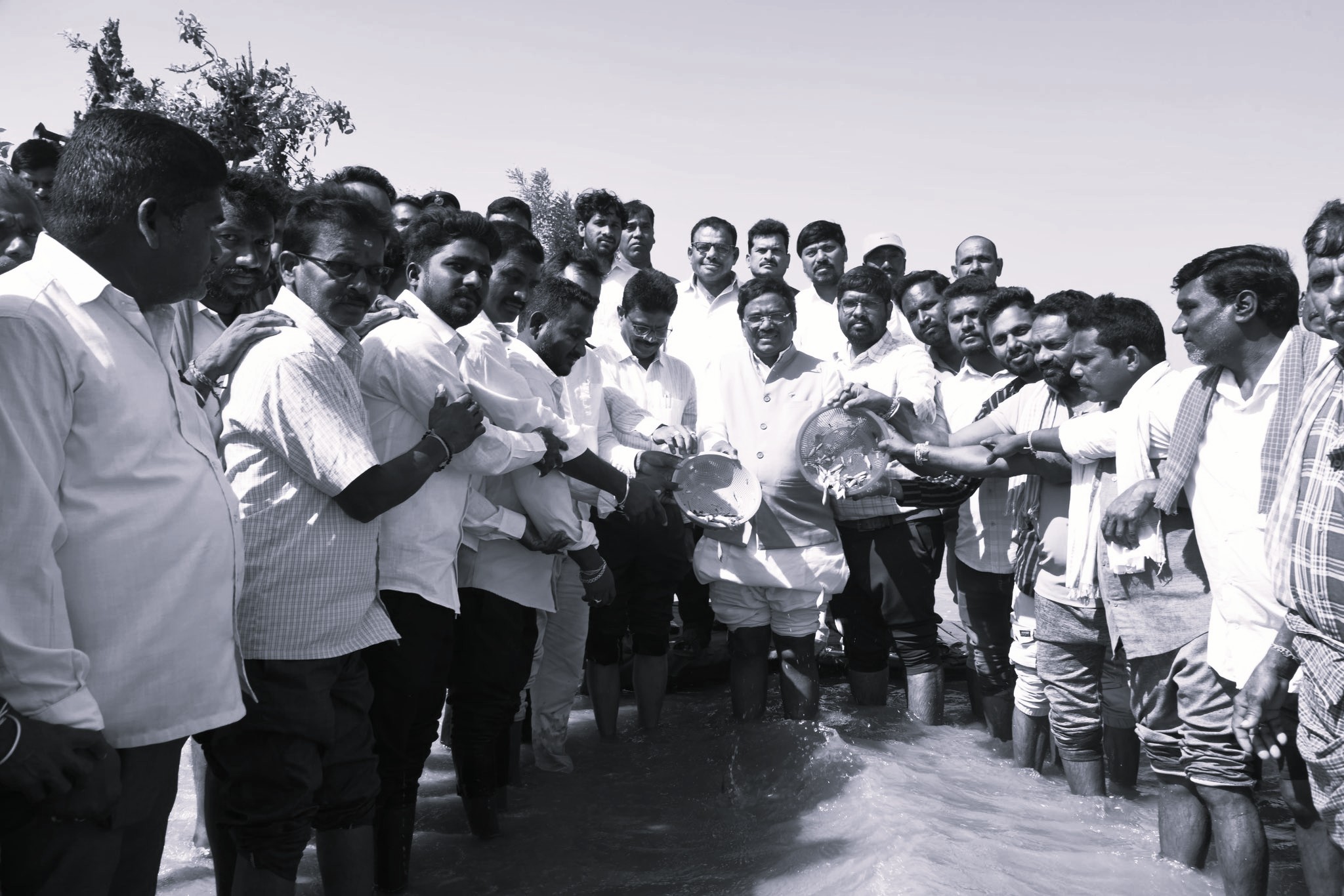 Minister Vivek Venkataswamy promises model fish center in Chennur
