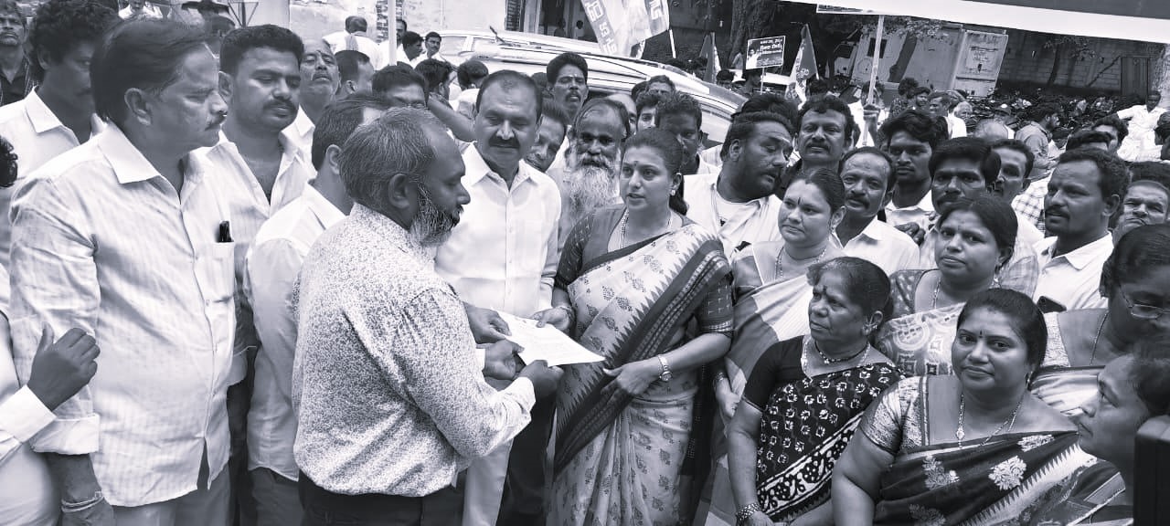 ప్రభుత్వ మెడికల్ కాలేజీల ప్రైవేటీకరణపై వైఎస్సార్సీపీ 'పోరు'బాట
