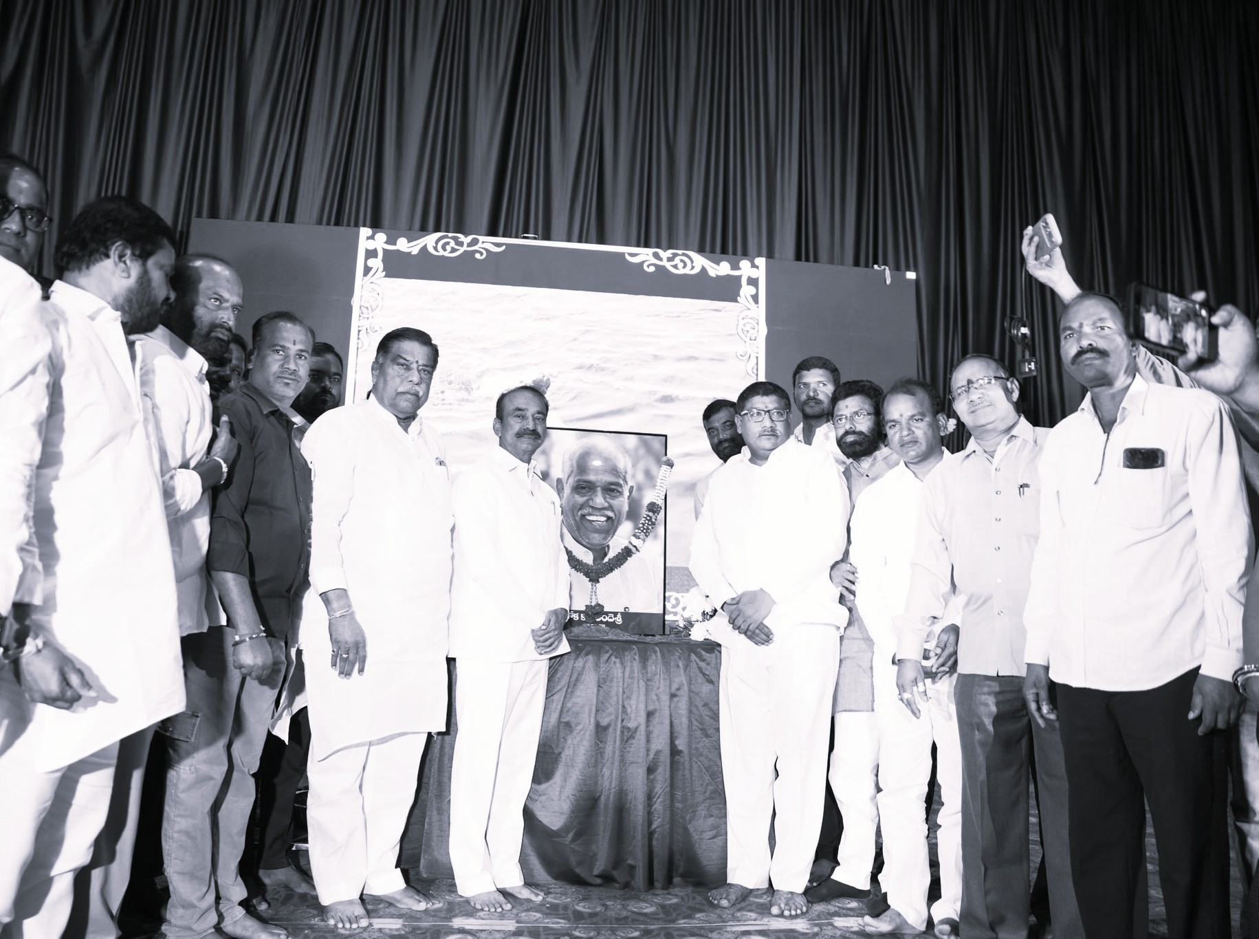 Tributes paid at Ande Sri’s memorial gathering