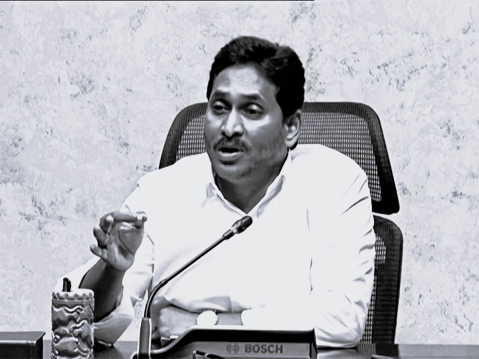 Former CM Jagan appears in Nampally Court