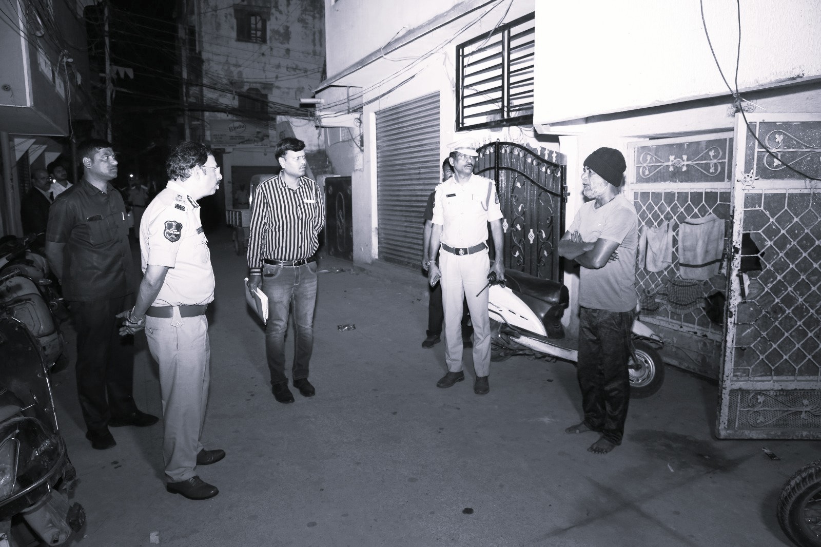Hyd CP Sajjanar conducts midnight patrols to boost public safety