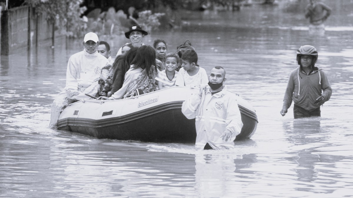 Landslides and floods ravage Sumatra, 17 dead six missing