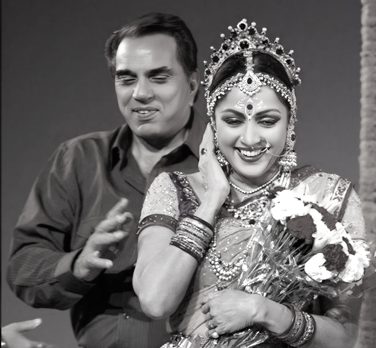 Hema Malini Mourns Dharmendra, Says His Absence Leaves an Irreplaceable Void