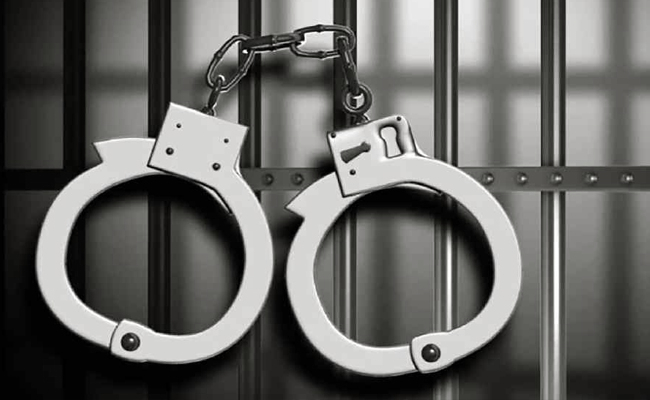 5 Wanted Members of Inter-State Train Theft Gang Arrested at Delhi Airport