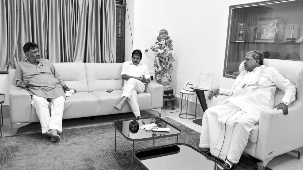 Pro-Shivakumar chants greet Venugopal as CM supporters hit back with “full-term Siddu”