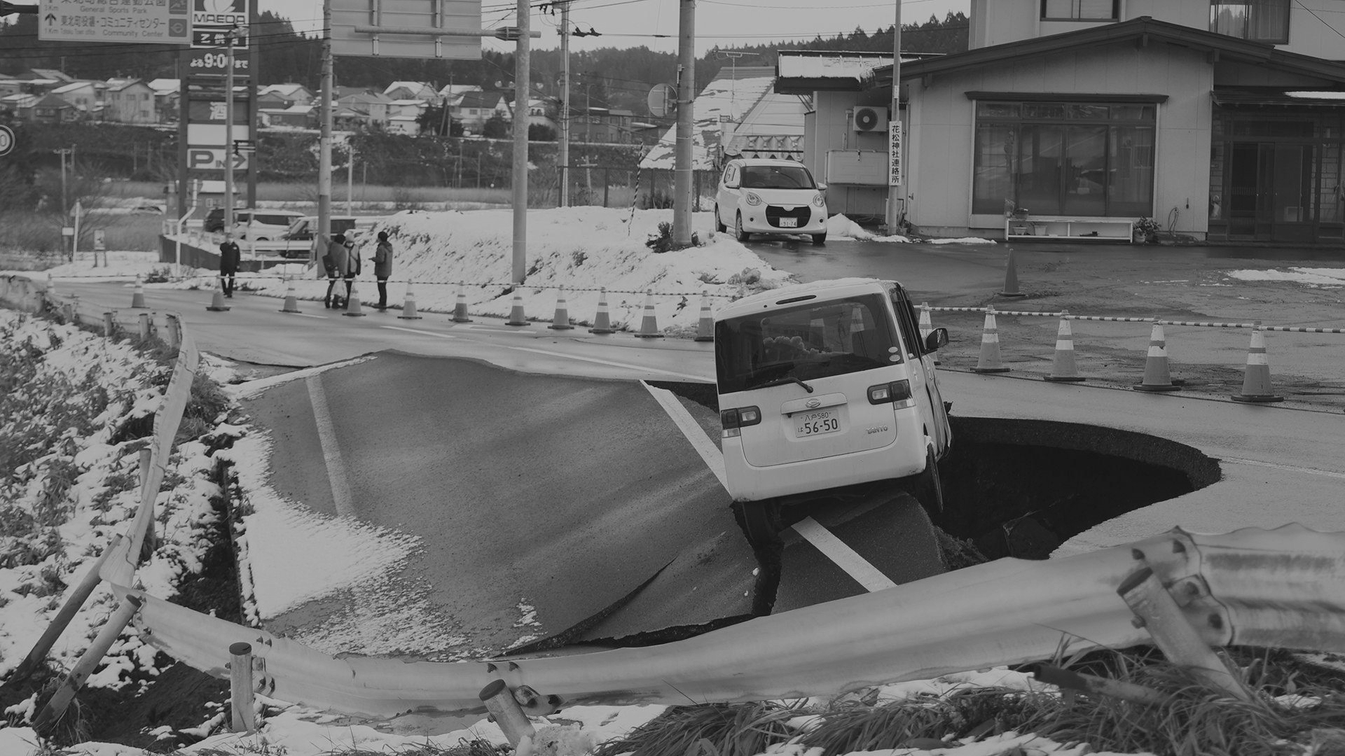 Powerful 7.5 quake hits northern Japan, injuring at least 30 and forcing 90,000 to evacuate