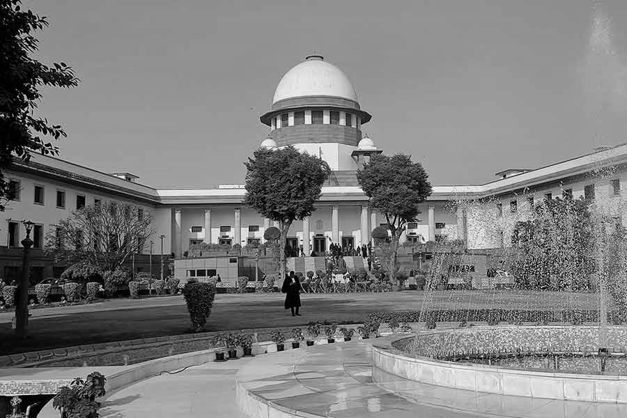 SC flags threats to BLOs, seeks detailed report from EC on state cooperation in SIR 2.0