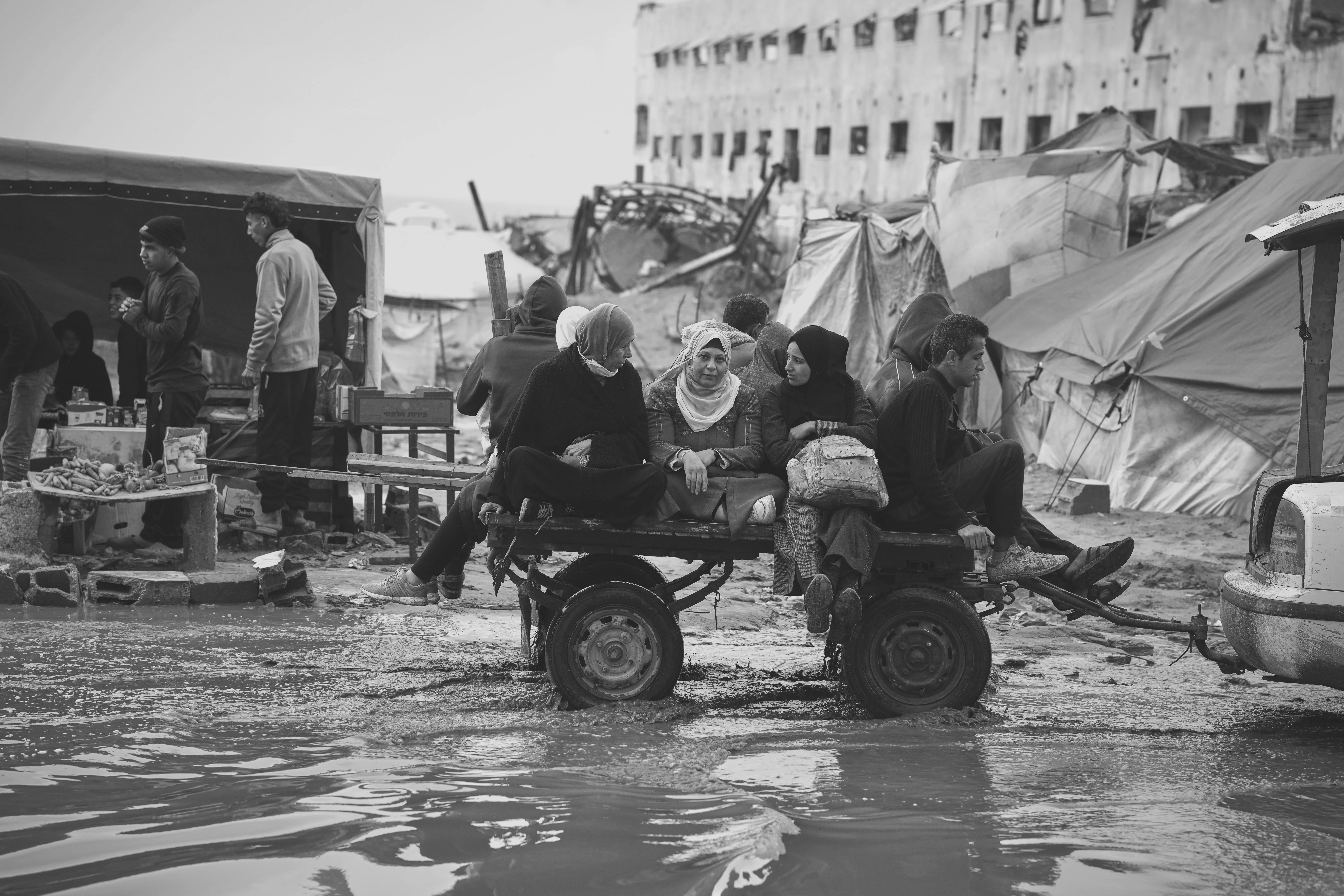 Israel’s aid entry figures under scrutiny as deliveries miss ceasefire benchmark