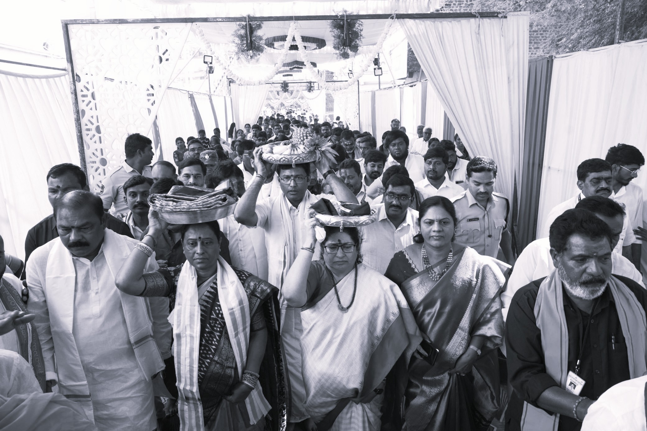 కొమురవెల్లి మల్లన్న కళ్యాణోత్సవం వైభవం: మంత్రి పట్టువస్త్రాలు సమర్పణ