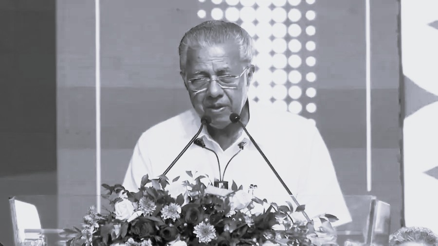 కేంద్ర కార్మిక విధానాలపై కేరళ సీఎం విజయన్ ప్రతిఘటనకు పిలుపు