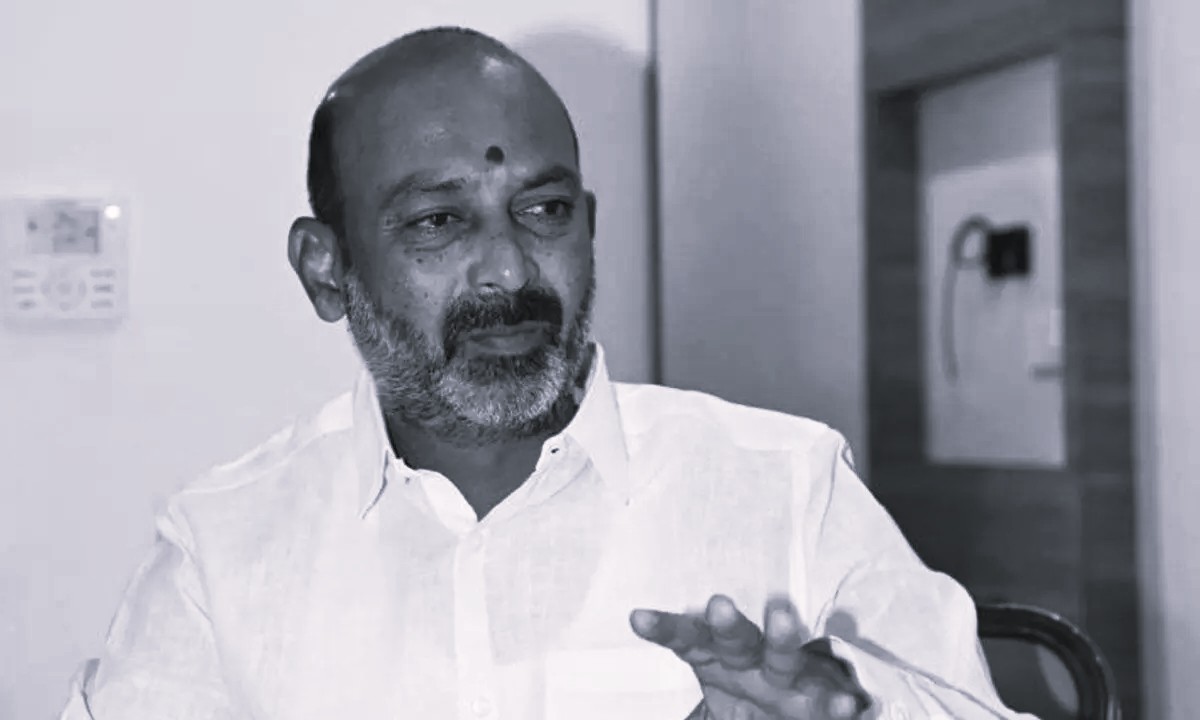 కేసీఆర్కు సిట్ నోటీసులు?: బండి సంజయ్ సంచలన వ్యాఖ్యలు