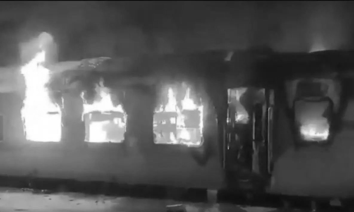One dead as Tatanagar-Ernakulam express coaches catch fire in Andhra Pradesh