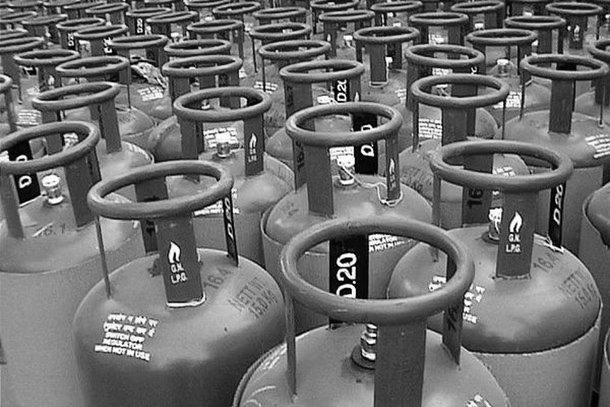 New Year Gift: Household LPG prices hold steady, CNG and PNG cheaper