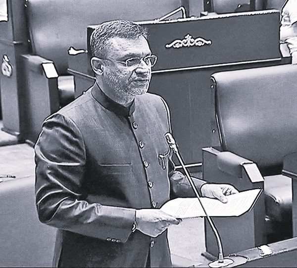 కార్వాన్ నియోజకవర్గంలో పావురాలకు మేత వేయవద్దు: అక్బరుద్దీన్ ఒవైసీ