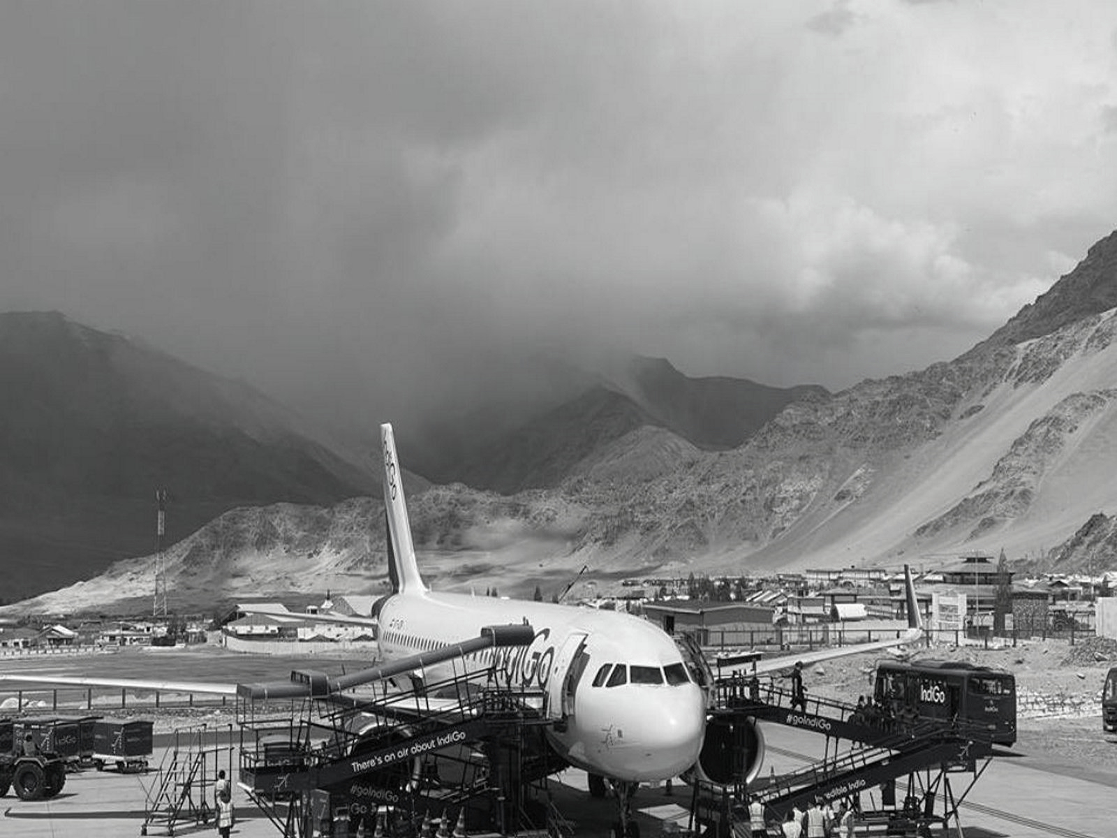 Flights to Leh suspended as heavy snowfall disrupts travel across himalayan region