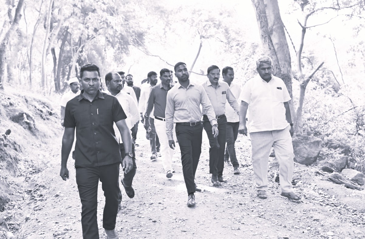 Collector inspects road for Kondagattu pilgrimage route