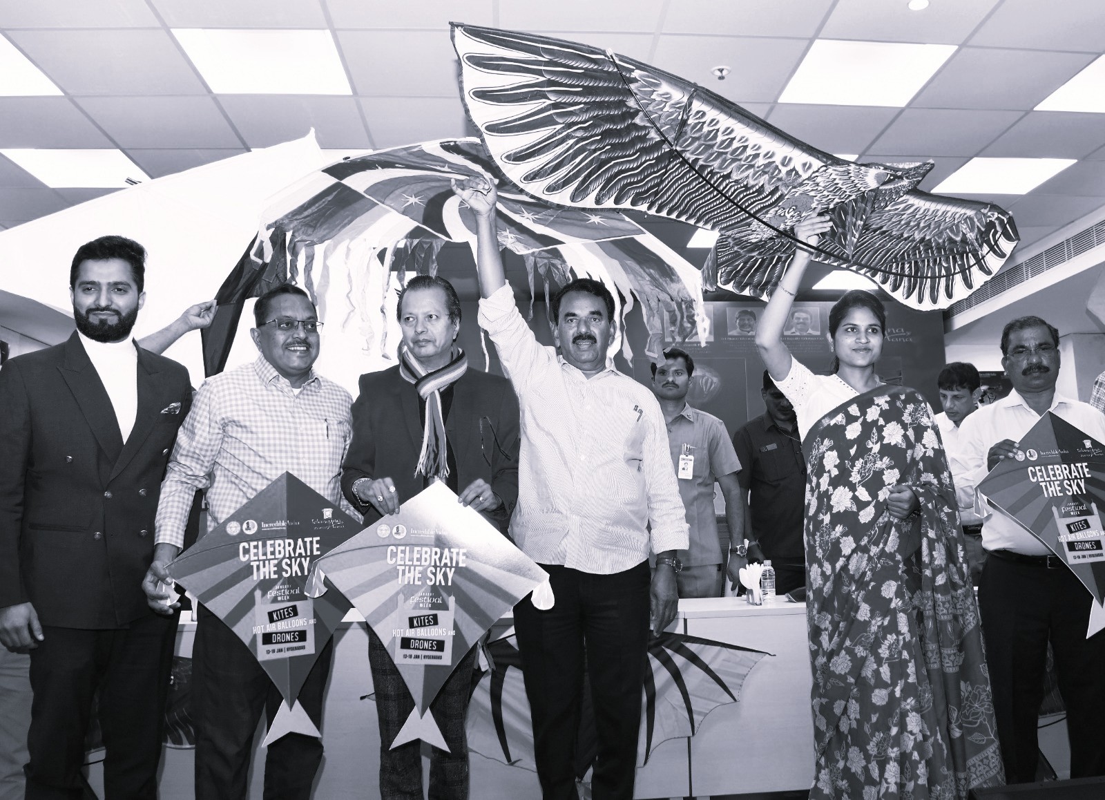 సంక్రాంతి సంబరాలు 2026: ఆకాశంలో పతంగుల విన్యాసాలు