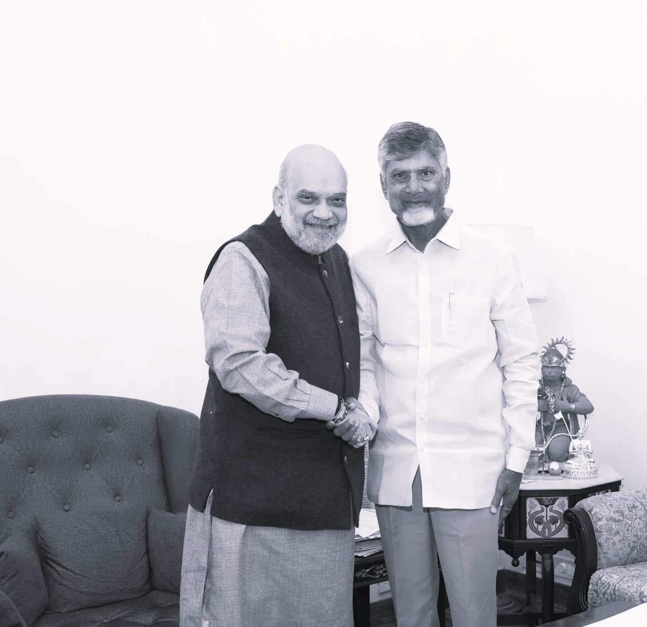అమరావతికి చట్టబద్దత కల్పించండి