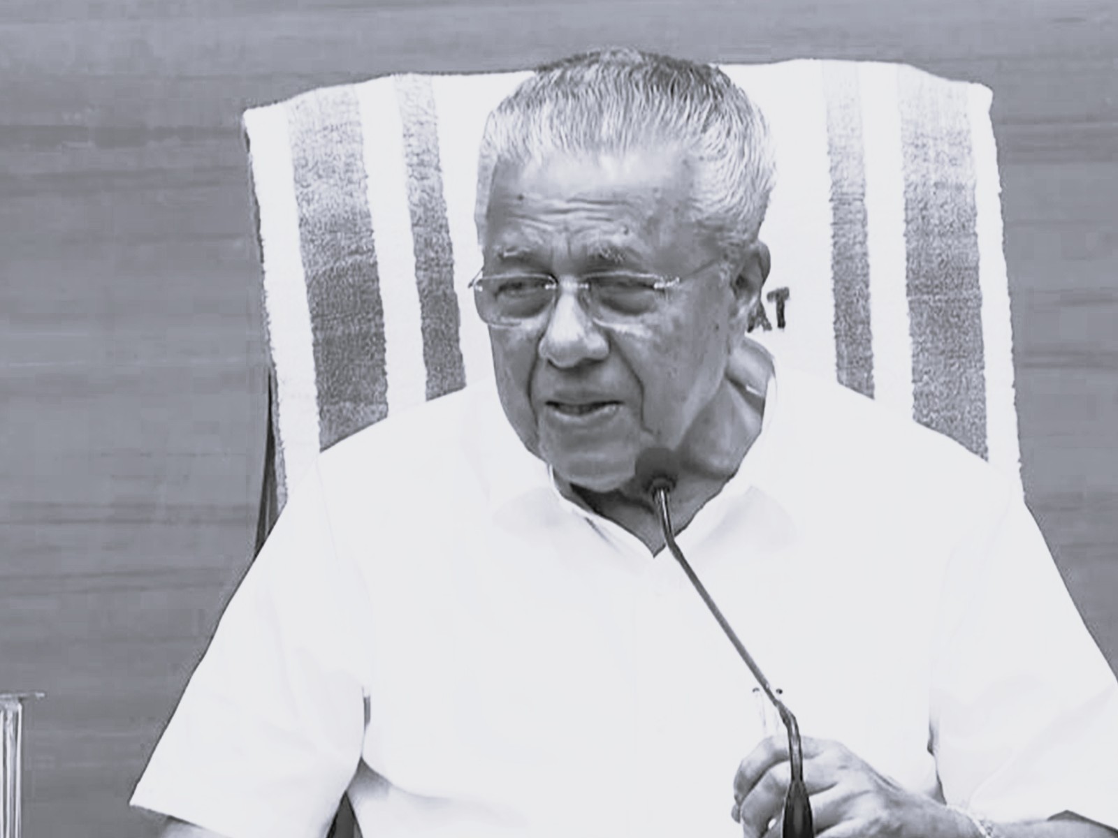 ఏ భాషను బలవంతంగా రుద్దే అవకాశం లేదు: సీఎం విజయన్
