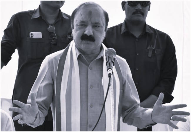 గాంధీ కలలను నాశనం చేస్తున్నారు: అమేథీ ఎంపీ కిషోరీ లాల్ శర్మ