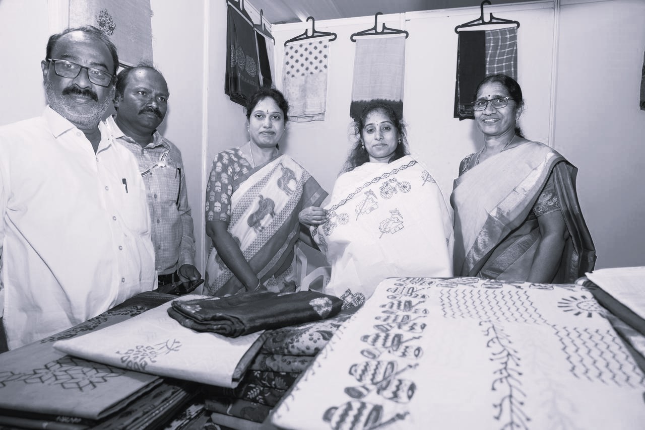 Women Entrepreneurs Shine at Guntur’s Vibrant Saras Mela