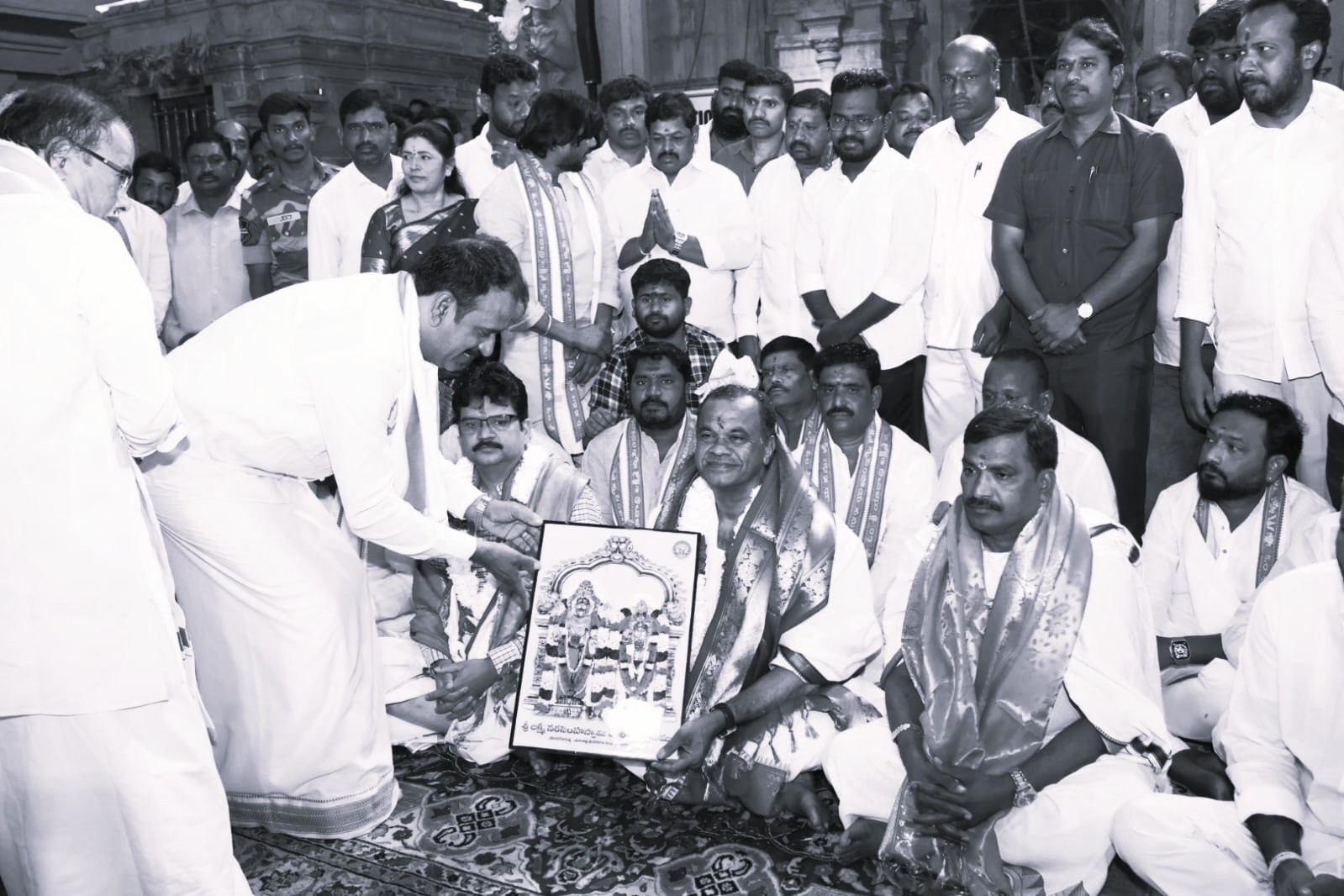 Divine Visit: Komatireddy Pays Homage to Lord Narasimha in Yadadri