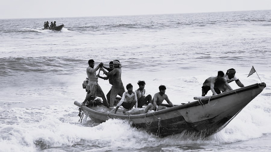 Sri Lanka navy detains seven Indian fishermen, seizes two trawlers