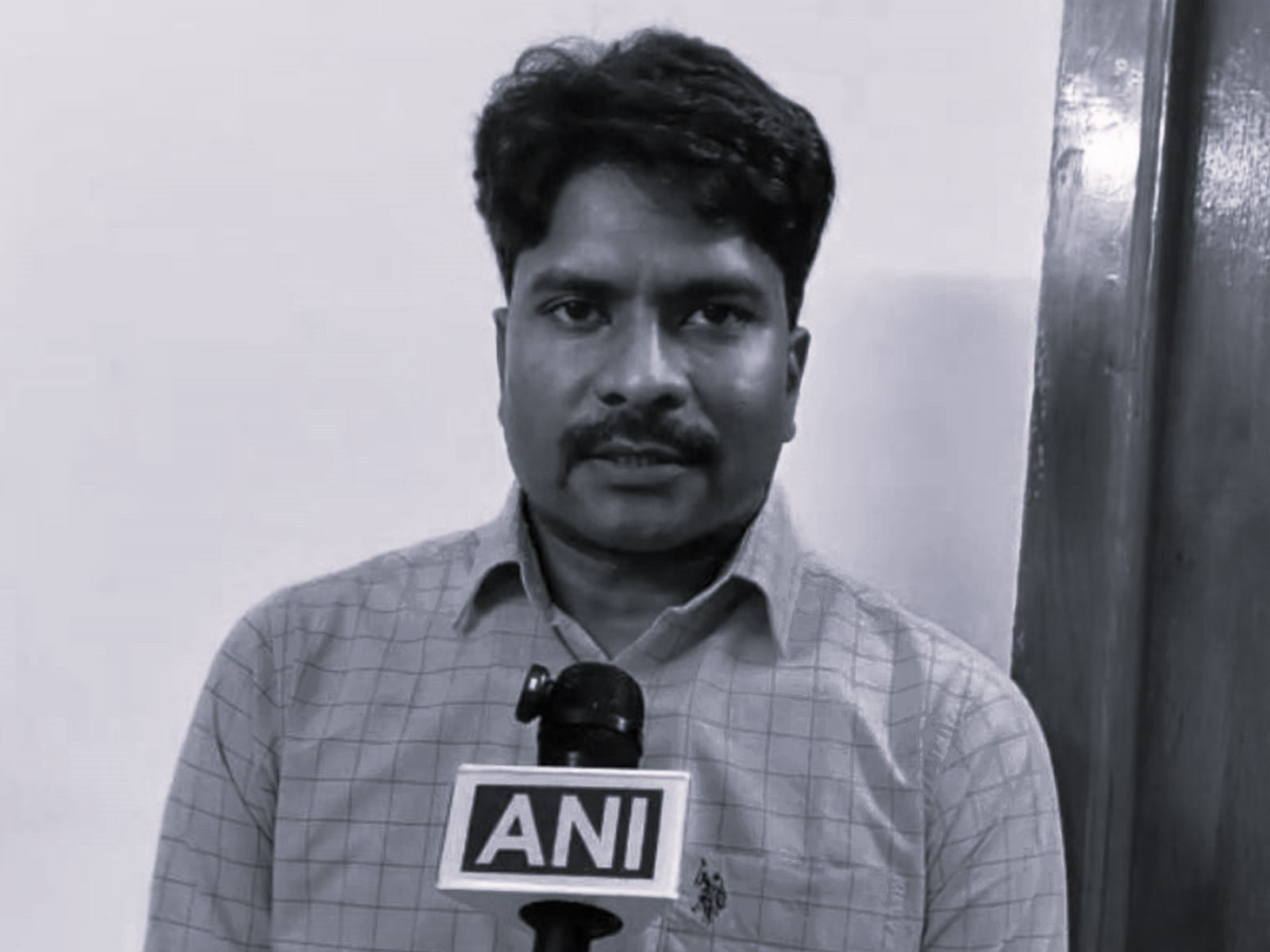 రూ. 3 లక్షలు లంచం తీసుకుంటూ దొరికిపోయిన డీఆర్వో
