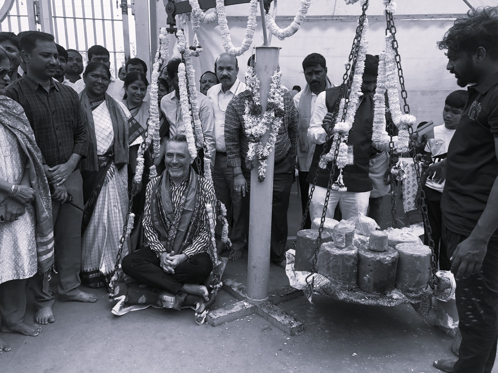 సమ్మక్క-సారలమ్మను దర్శించుకున్న బ్రిటిష్ డిప్యూటీ హైకమిషనర్
