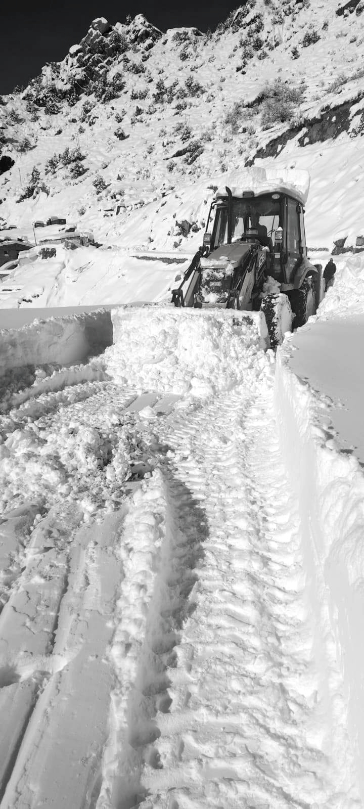 BRO Clears Snow, Reopens Key J-K High-Altitude Highways