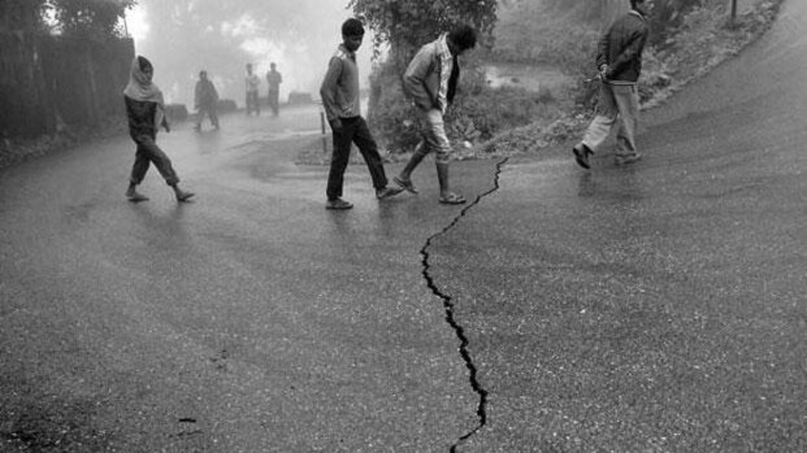 4.6-magnitude early morning earthquake jolts Kashmir