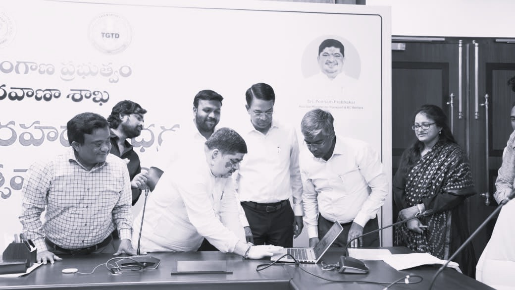 'రోడ్డు భద్రతా ప్రతిజ్ఞ' వెబ్సైట్ను ప్రారంభించిన మంత్రి పొన్నం ప్రభాకర్