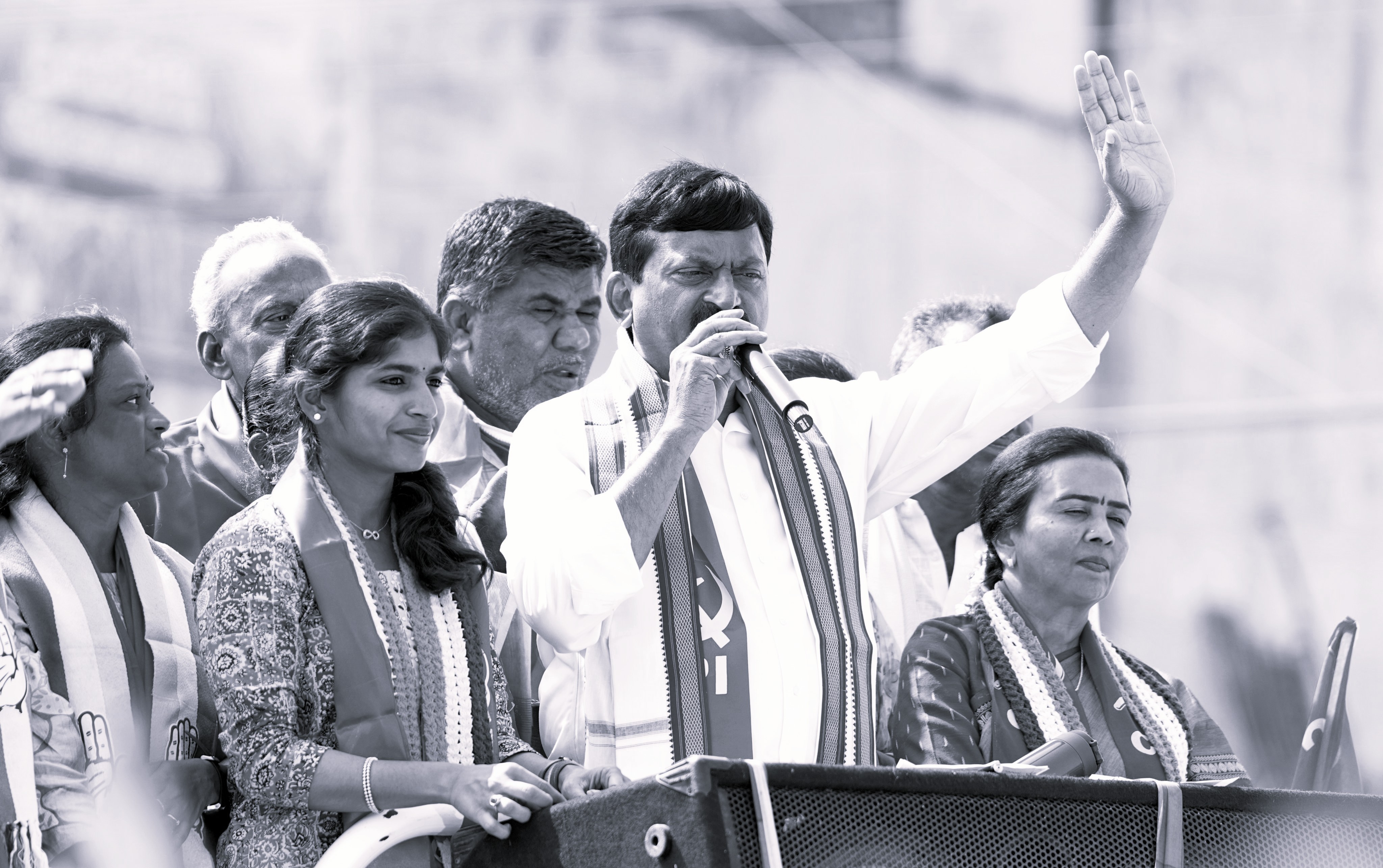 తొర్రూర్ మున్సిపాలిటీని నందనవనంగా తీర్చిదిద్దుతా: మంత్రి పొంగులేటి